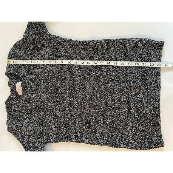 LOFT Size X-Small Sweater‎ Black/White with Buttons on the Cuffs - Picture 6 of 7